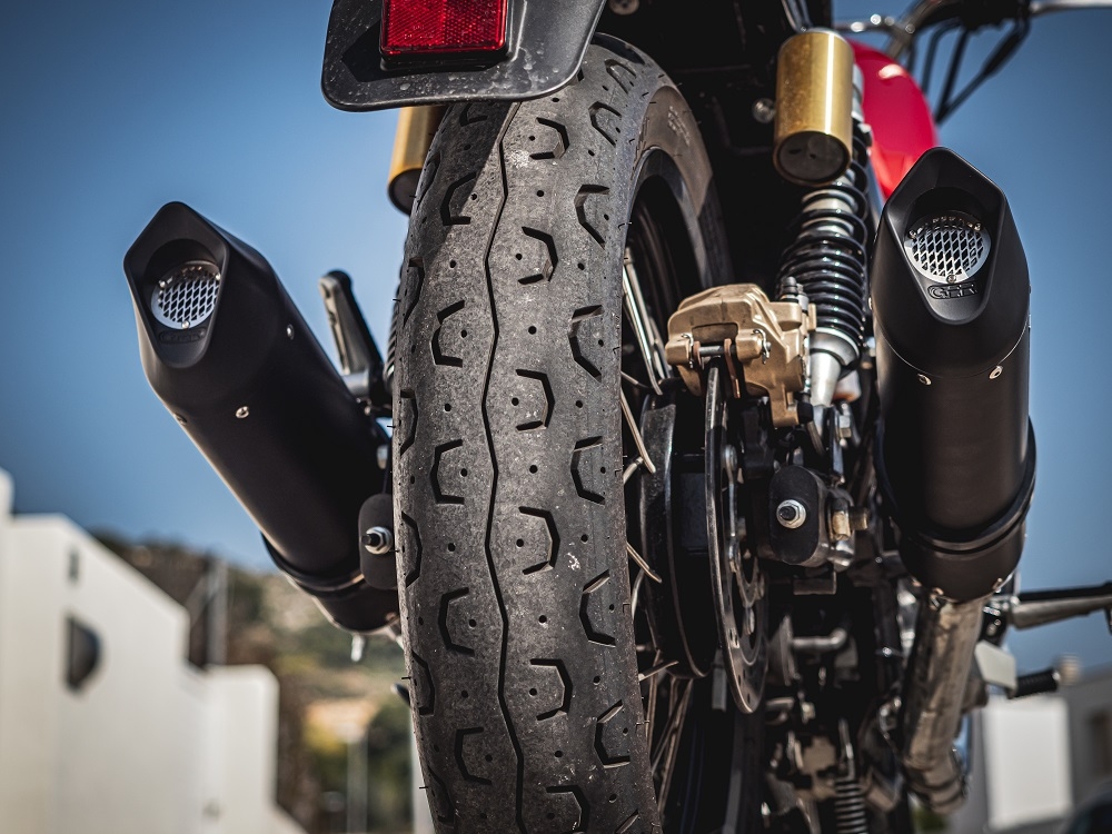 Exhaust compatible with Royal Enfield Interceptor 650 2021-2025, Furore Evo4 Nero, Dual slip-on exhausts including removable db killers and link pipes 