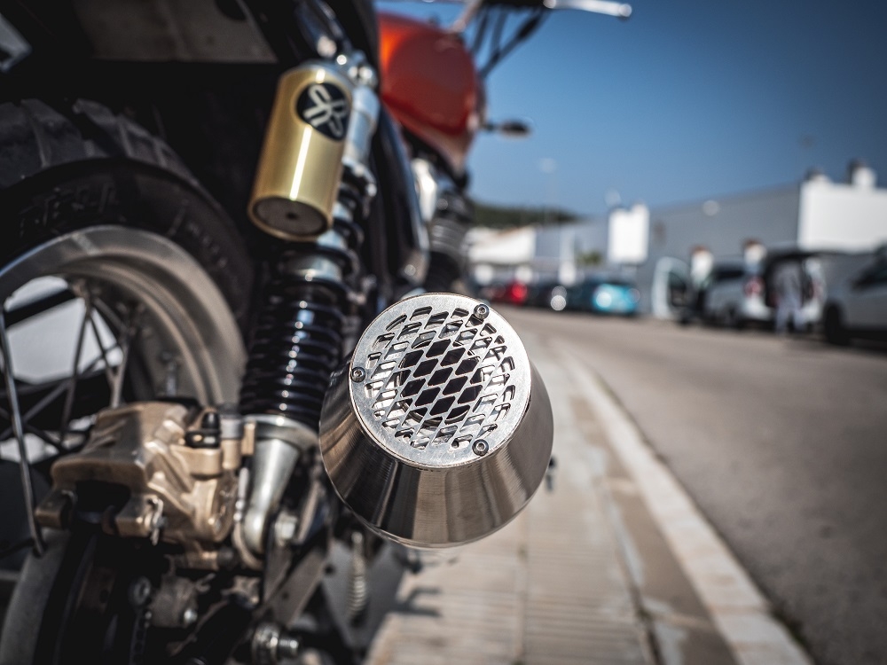 Exhaust compatible with Triumph Bonneville Thruxton 1200 2000-2004, Ultracone Inox Cafè Racer, Universal silencer without link pipe, EPA-compliant requirements 