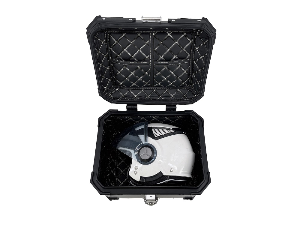 Top case GPR TECH compatible with  Bmw G 310 Gs 2017/2021 e4 GPR TECH Top case in aluminum, black color with specific plate included Capacity 26 LT.