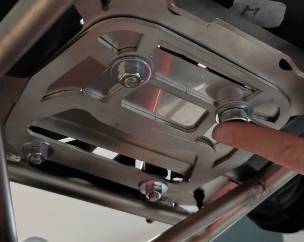 Top case GPR TECH compatible with  Aprilia Tuareg 660 2021/2024 e5 GPR TECH Top case in aluminum, silver color with specific plate included Capacity 45 LT.