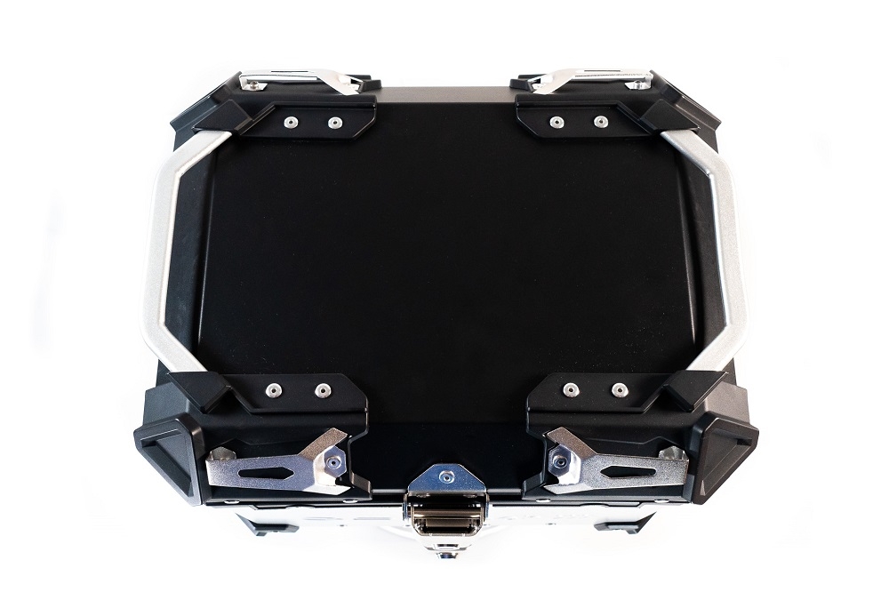 GPR TECH TOP CASE ALPI-TECH 26 LT. SILVER Top case in aluminum,including soft backrest, silver color with universal plate  Capacity 26 LT.