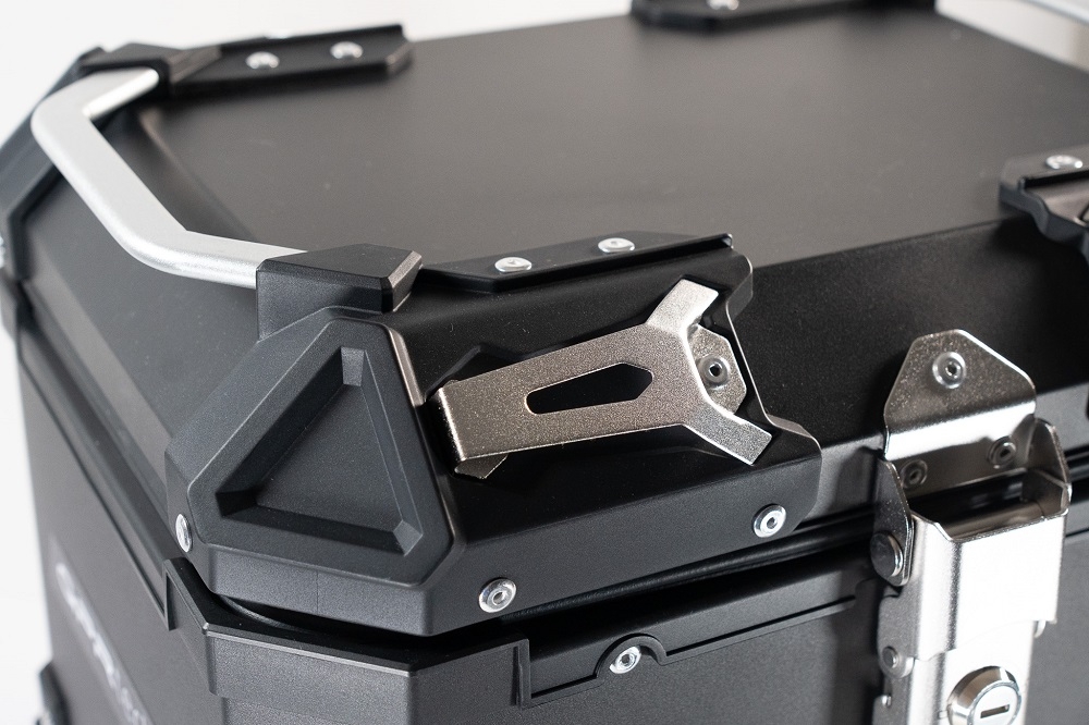 GPR TECH TOP CASE ALPI-TECH 26 LT. BLACK Top case in aluminum,including soft backrest, black color with universal plate  Capacity 26 LT.