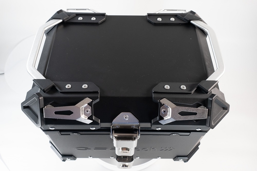 GPR TECH TOP CASE ALPI-TECH 26 LT. BLACK Top case in aluminum,including soft backrest, black color with universal plate  Capacity 26 LT.
