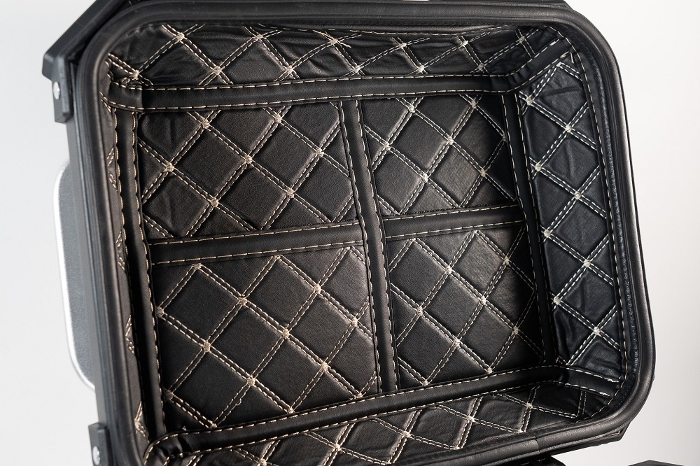 GPR TECH TOP CASE ALPI-TECH 26 LT. BLACK Top case in aluminum,including soft backrest, black color with universal plate  Capacity 26 LT.