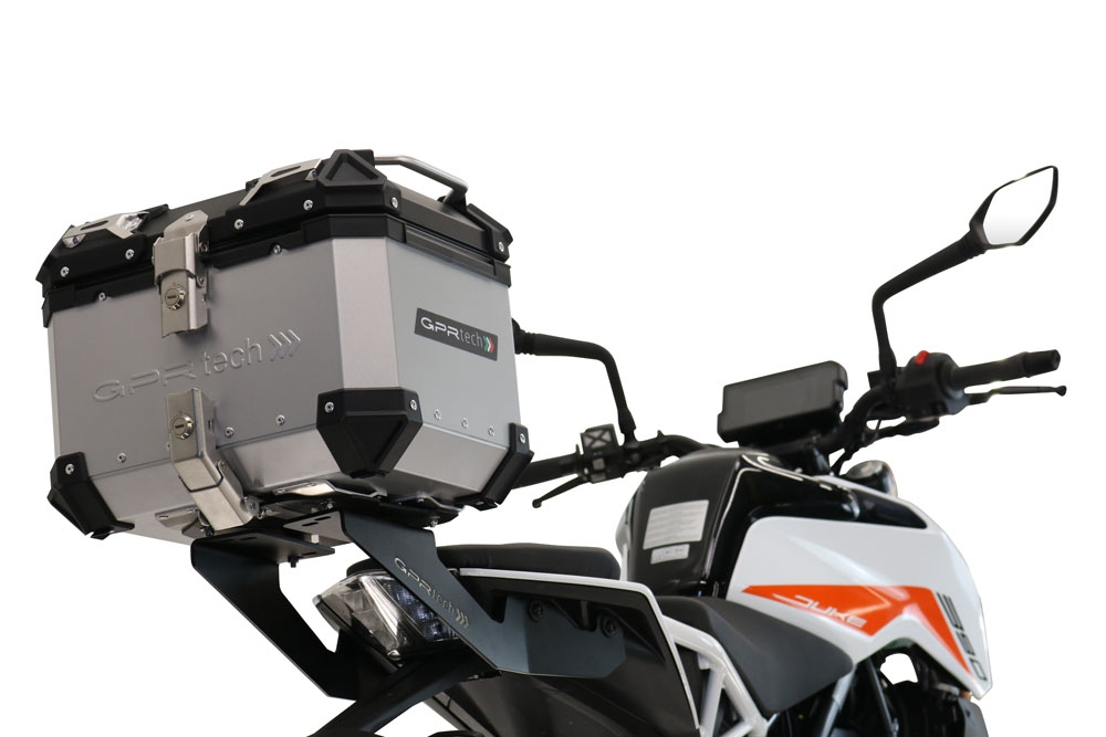 Top case GPR TECH compatible with  Ktm Duke 390 2021/2023 e5 GPR TECH Top case in aluminum, silver color, including roof rack and specific plate Capacity 45 LT.