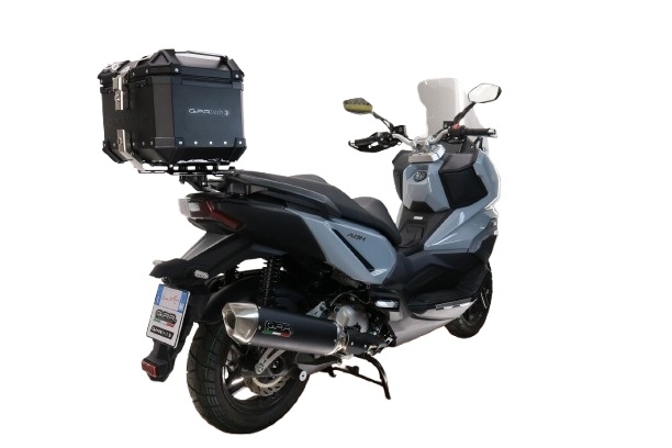 Top case GPR TECH compatible with  Bmw G 310 Gs 2017/2021 e4 GPR TECH Top case in aluminum, black color with specific plate included Capacity 26 LT.