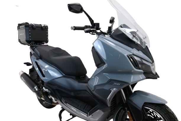 Top case GPR TECH compatible with  Bmw G 310 Gs 2017/2021 e4 GPR TECH Top case in aluminum, black color with specific plate included Capacity 26 LT.