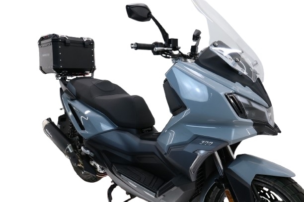 Top case GPR TECH compatible with  Bmw G 310 Gs 2017/2021 e4 GPR TECH Top case in aluminum, black color with specific plate included Capacity 26 LT.