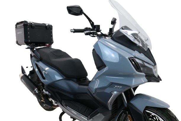 Top case GPR TECH compatible with  Bmw G 310 Gs 2017/2021 e4 GPR TECH Top case in aluminum, black color with specific plate included Capacity 45 LT.