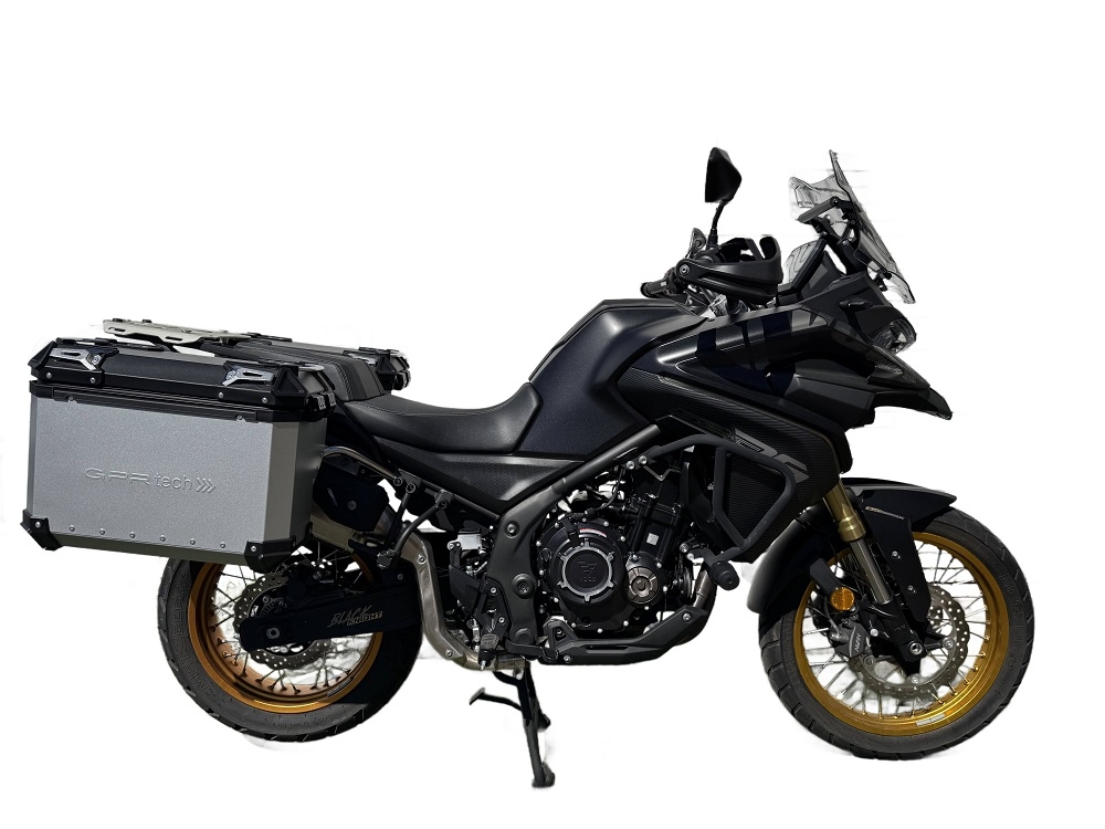 GPR TECH compatible with  Voge 525DSX 2023/2025 e5 GPR TECH Pair of side cases aluminum made with contoured right side, silver color with specific pannier holder Capacity 38 LT. + 32 LT.