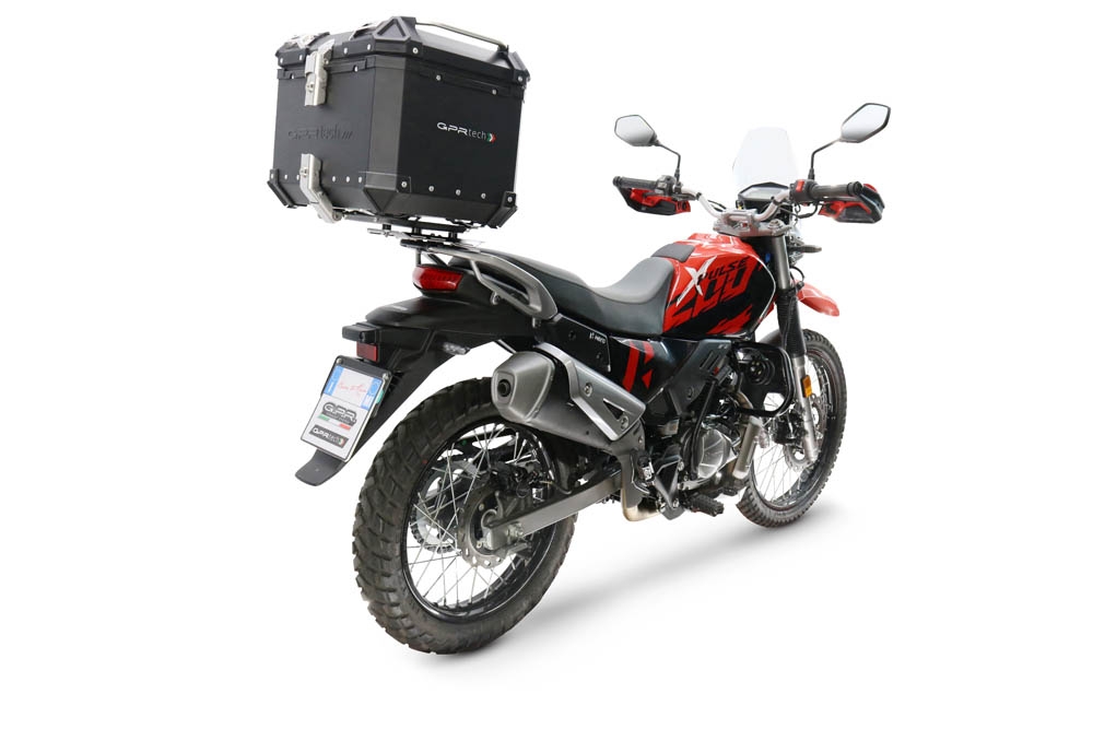 Top case GPR TECH compatible with  Hero Xpulse 200 BS6 4V 2021/2024 E5 GPR TECH Top case in aluminum, black color with specific plate included Capacity 35 LT.